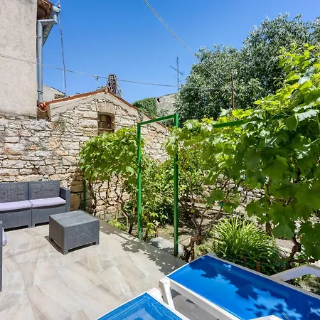 Studio Tommy Gostinjska kuća 3*